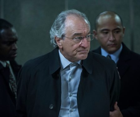 Confira a estreia de O Mago das Mentiras, produção da HBO com Robert De Niro